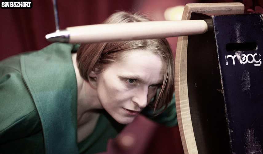 Sarah Angliss setting up an Etherwave Pro theremin (photo by Sin Bozkurt)